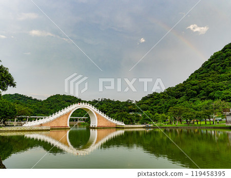 Beautiful landscape of the Moon Bridge at Dahu Park 119458395