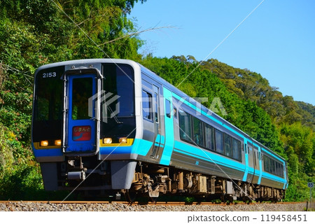 Limited Express Shimanto (2000 series diesel railcar) Tosa Kuroshio Railway Nakamura Line: Niina to Iyo 119458451