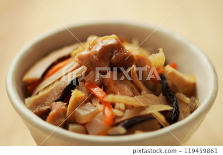 雞肉和牛蒡飯 雞肉和牛蒡飯 119459861