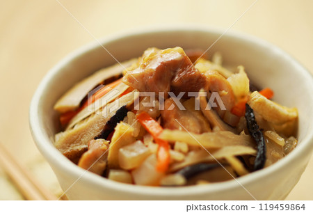 雞肉和牛蒡飯 雞肉和牛蒡飯 119459864