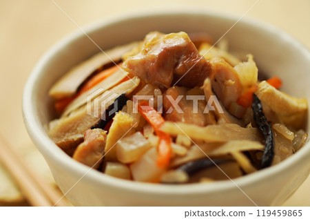 雞肉和牛蒡飯 119459865