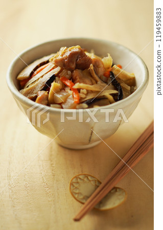 雞肉和牛蒡飯 雞肉和牛蒡飯 119459883