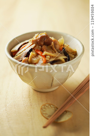 雞肉和牛蒡飯 雞肉和牛蒡飯 119459884