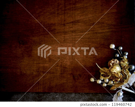 用聖誕裝飾品裝飾的板 119460742