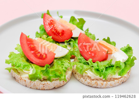 Rice Cake Sandwiches with Tomato, Lettuce and Egg Rice Cake Sandwiches with Tomato, Lettuce and Egg 119462628