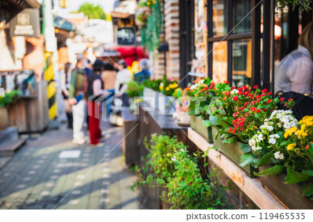 Seoul: Ikseon-dong, where traditional Korean houses are concentrated 119465535