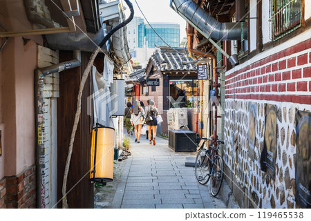 Seoul: Ikseon-dong, where traditional Korean houses are concentrated 119465538