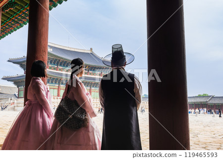 Tourists in hanbok at Gyeongbokgung Palace in Seoul 119465593