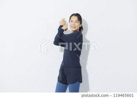 50多歲的女人伸展運動 119465601