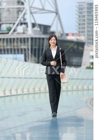 Business woman walking in the city Business woman walking in the city 119465993