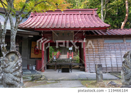 The grounds of Mirokuji Temple, Kashozan Ryukain, Chujakumon Gate, Numata City, Gunma Prefecture 119466184
