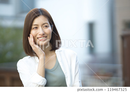 40多歲女人穿毛衣的美 40多歲女人穿毛衣的美 119467325