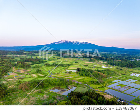黃昏時的鳥海山和九十九島(秋田縣仁賀保市) 黃昏時的鳥海山和九十九島(秋田縣仁賀保市) 119468067