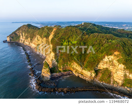 Taitozaki Lighthouse at dawn. (In the background is the direction of Katsuura City (Isumi City, Chiba Prefecture) 119468072