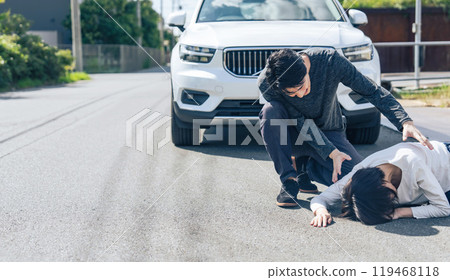 Drivers rescuing victims after a traffic accident Drivers rescuing victims after a traffic accident 119468118