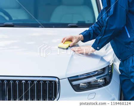 A man washing the body of a car 119468124