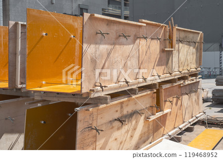 模板組件運送到施工現場 模板組件運送到施工現場 119468952