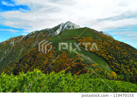 [Mountain scenery] Autumn in Yamanashi and Nagano Prefectures, Mt. Kaikoma 119470158