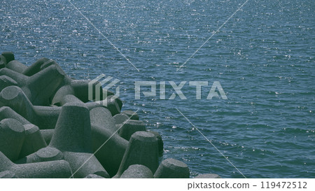 Tetrapot and the sea 119472512