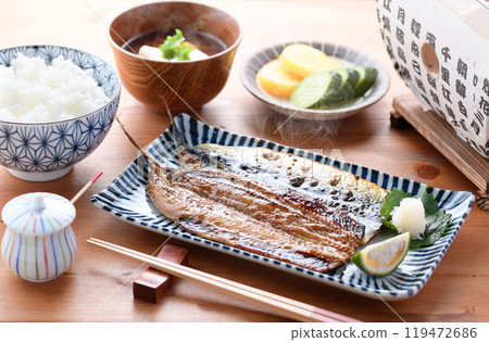 Dried Pacific saury with mirin 119472686