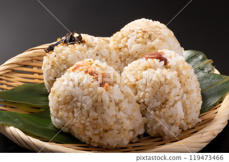 Barley rice ball (salmon, kelp, plum, tuna mayonnaise) Barley rice ball (salmon, kelp, plum, tuna mayonnaise) 119473466