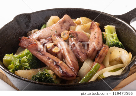 Grilled squid with butter and soy sauce 119473596
