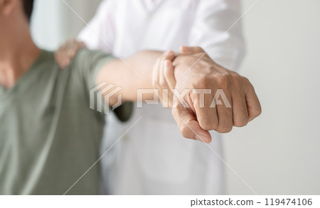 Female physiotherapists provide physical assistance to male patients with shoulder injuries massaging their shoulders for muscle recovery in the rehabilitation center. Physiotherapy concepts Female physiotherapists provide physical assistance to male patients with shoulder injuries massaging their shoulders for muscle recovery in the rehabilitation center. Physiotherapy concepts 119474106