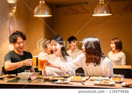 Young men and women drinking alcohol at an izakaya Young men and women drinking alcohol at an izakaya 119474686