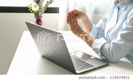 Woman hand with wrist pain numbness and pain in the palm of the hand has pain and tingling in the nerve endings This is a side effect of sitting and working for a long time on a laptop at the office Woman hand with wrist pain numbness and pain in the palm of the hand has pain and tingling in the nerve endings This is a side effect of sitting and working for a long time on a laptop at the office 119474931