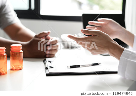 Female doctors who treat patients make an appointment to listen to the results after a physical examination and explain medical information and diagnose the disease. Medical concepts and good health 119474945