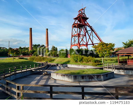 Strolling through Coal Memorial Park at dusk 119475183