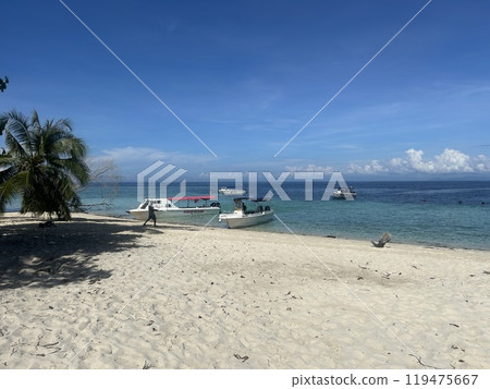 Mabul Island, the base for diving in Sipadan Island, Sabah state in Malaysia. Mabul Island, the base for diving in Sipadan Island, Sabah state in Malaysia. 119475667