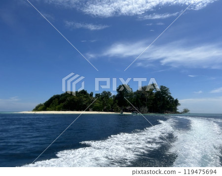 Mabul Island, the base for diving in Sipadan Island, Sabah state in Malaysia. Mabul Island, the base for diving in Sipadan Island, Sabah state in Malaysia. 119475694
