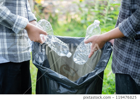 garbage collection, volunteer team pick up plastic bottles, put garbage in black garbage bags to clean up at parks, avoid pollution, be friendly to the environment and ecosystem garbage collection, volunteer team pick up plastic bottles, put garbage in black garbage bags to clean up at parks, avoid pollution, be friendly to the environment and ecosystem 119476825