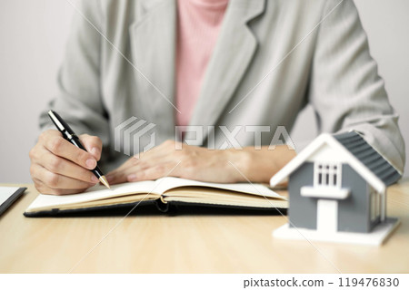 agents working in real estate investment and home insurance signing contracts in accordance with the home buying insurance agreements approving purchases for clients agents working in real estate investment and home insurance signing contracts in accordance with the home buying insurance agreements approving purchases for clients 119476830