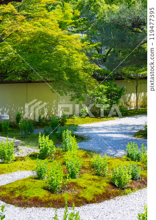 從正殿看紫式部住宅遺址、流山寺、源氏花園 119477395