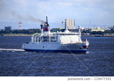 A full-day voyage... The third generation Ogasawara Maru, a passenger and cargo ship that supports the lives of Chichijima and Hahajima A full-day voyage... The third generation Ogasawara Maru, a passenger and cargo ship that supports the lives of Chichijima and Hahajima 119477591