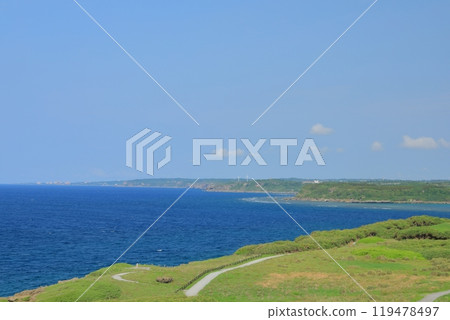 The blue coastline of Miyako Island as seen from Higashi-Hennazaki 119478497
