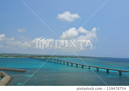 A view of the bridge over the beautiful sea of Miyakojima, seen from the Kurima Ohashi Observatory 119478754