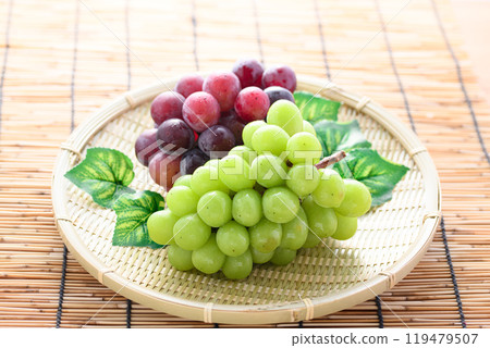 Autumn flavors: Shine Muscat and Pione Autumn flavors: Shine Muscat and Pione 119479507