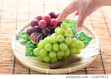 Autumn flavors: Shine Muscat and Pione 119479511