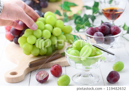 Autumn flavors: Shine Muscat and Pione Autumn flavors: Shine Muscat and Pione 119482632