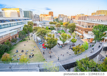 The bustling square in front of Nagareyama Otakanomori Station on the weekend 119483113