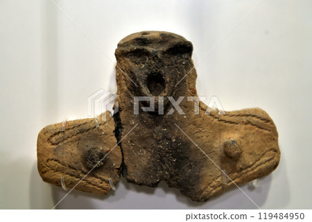 Sannai-Maruyama Site: Clay figurine at the Jomon Freedom Museum 119484950