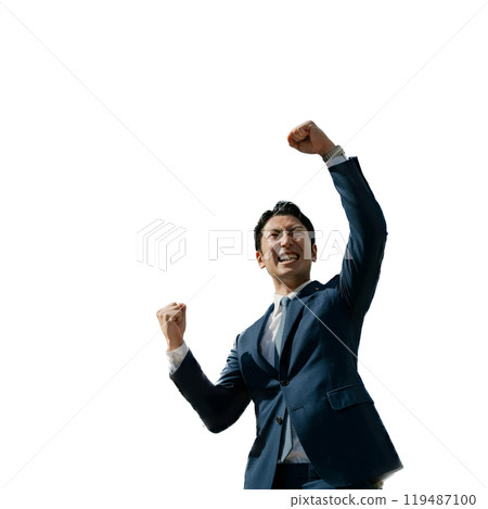 A salaryman who plays guts pose 119487100