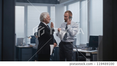Professional stock trader speaks with business using mobile phone Professional stock trader speaks with business using mobile phone 119489100