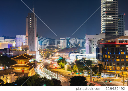 首爾東大門地區的夜晚 119489492