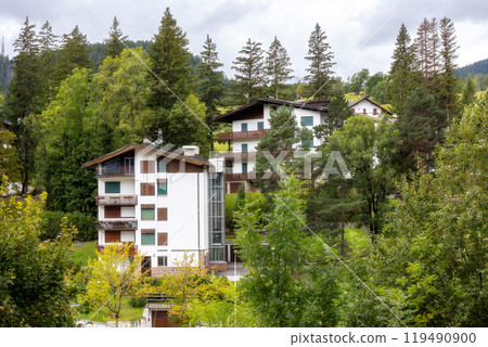 Summer scenery of Cortina d'Ampezzo, Italy 119490900