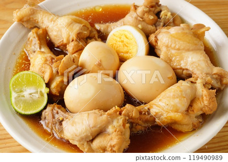 帶骨雞肉和水煮蛋 119490989
