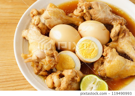 帶骨雞肉和水煮蛋 119490993
